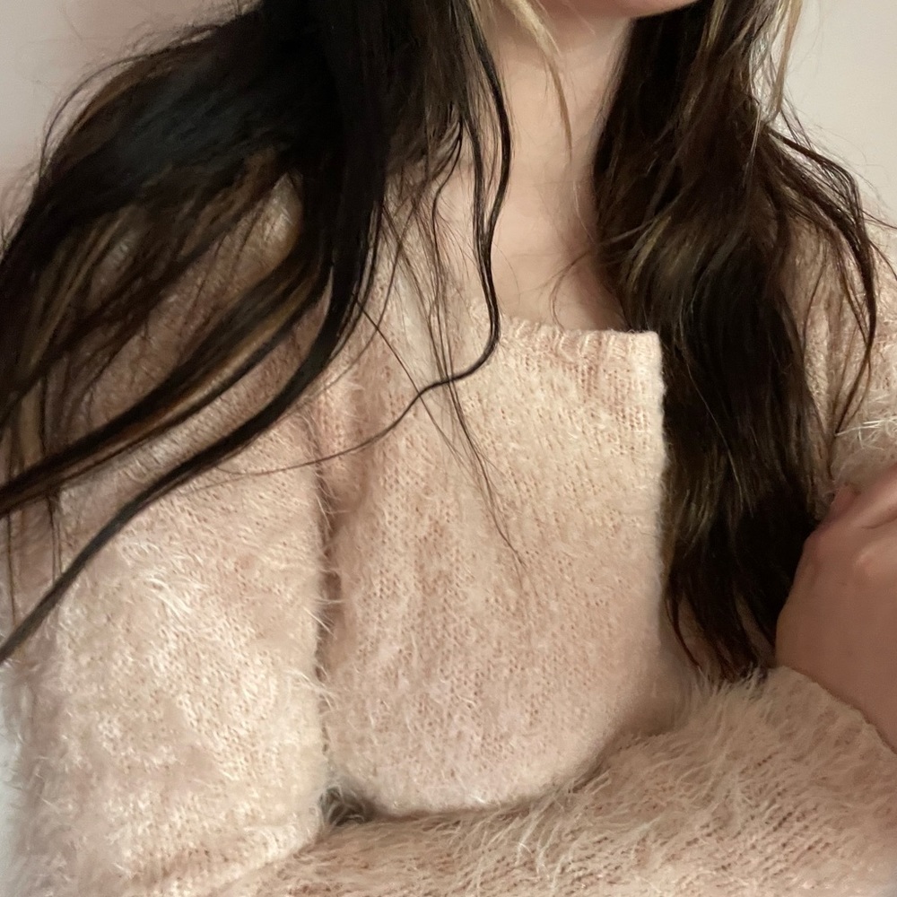 light pink champagne cropped fuzzy sweater 💗✨